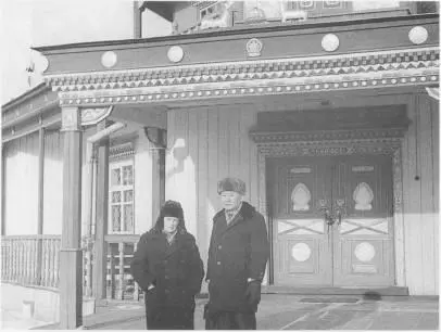 Б Д Дандарон и В М Монтлевич Иволгинский дацан 1971 г фото О В - фото 71
