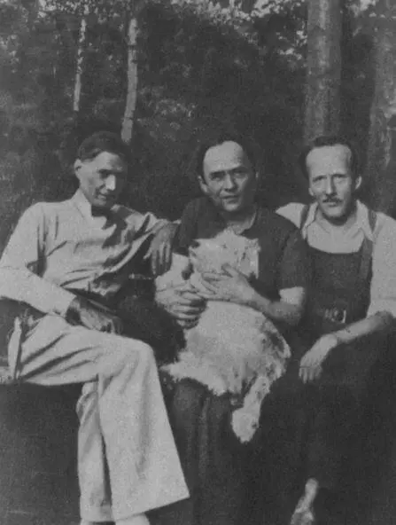 Е И Замятин Ю П Анненков М А Осоргин СентЖеневьев деБуа 1930е гг - фото 11