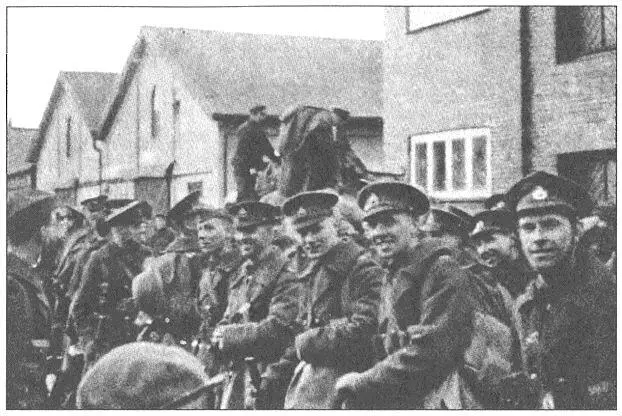 Британские войска вступают в Торсхавн 13 апреля 1940 г В качестве реакции на - фото 32