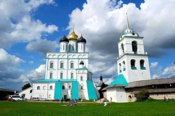 Троицкий собор во Пскове Перед ним находилась вечевая площадь То же было - фото 38