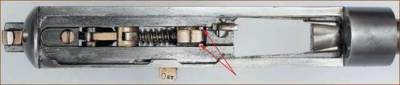 Вид сверху на отделённую ствольную коробку со стволом и ударноспусковым - фото 4