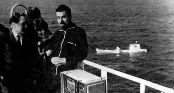 Члены межведомственной комиссии АНДмитриев и НППавлинов на борту Одиссея - фото 36
