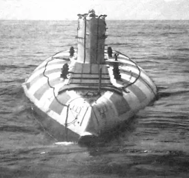 АС7 на плаву вид на корму Батискаф Поиск6 у борта МРудницкого Это - фото 94
