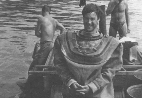 В трехболтовом водолазном костюме Из воспоминаний В Суетина Летом 1956 года я - фото 87