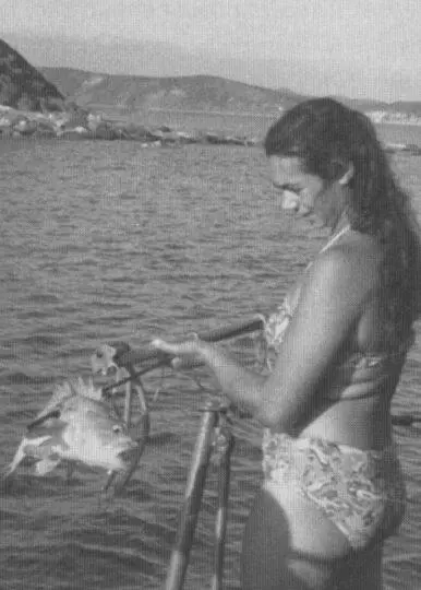 Ольга Северцева с добычей Много времени мы уделяли подводному - фото 95