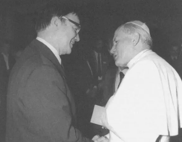 На приеме у Папы Римского Иоанна Павла II 1980 г Через 12 лет комиссия - фото 121