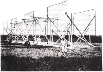 Рис 261 Карл Янский 19051950 со своей радиоантенной Источник - фото 194