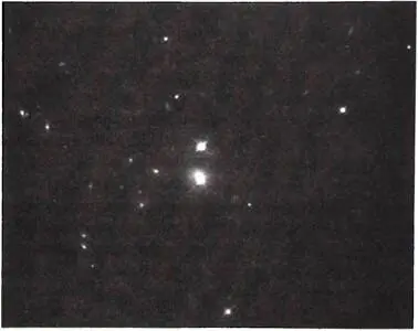 Рис 269 Первая гравитационная линза Q0957 561 А и В С разрешения Bill - фото 203