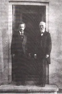 Рис 143 Альберт Эйнштейн 18791955 и Хендрик Лоренц 18531928 в Лейдене - фото 75