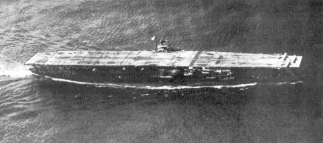 Авианосец Акиги флагман вицеадмирала Чуичи Нагумо во время нападения на - фото 3