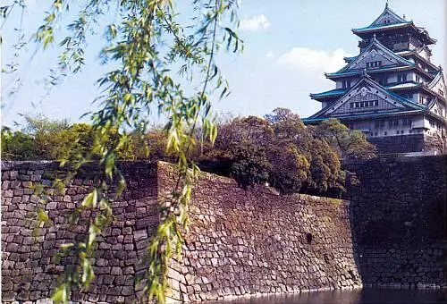 Заложенный в 1583 г замок в Осаке одна из самых мощных крепостей Японии - фото 38