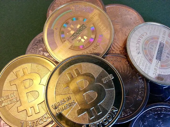 Так называемая криптовалюта Bitcoin не имеющая ни единого эмиссионного - фото 50