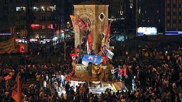 Турецкий Твиттер не просто противостоит официальным СМИ которые сегодня - фото 35