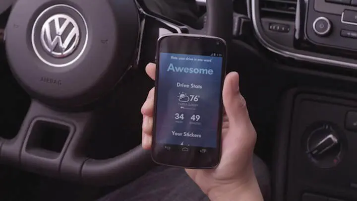 В пути SmileDrive подсоединяется к бортовой системе автомобиля при помощи - фото 70