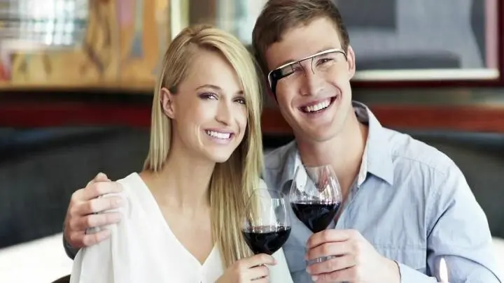 Современное свидание он она Google Glass и зрители в сети фото - фото 57