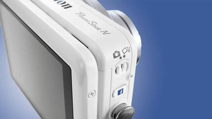 Canon PowerShot N в глянцевом корпусе квадратной формы имеет поворотный - фото 41