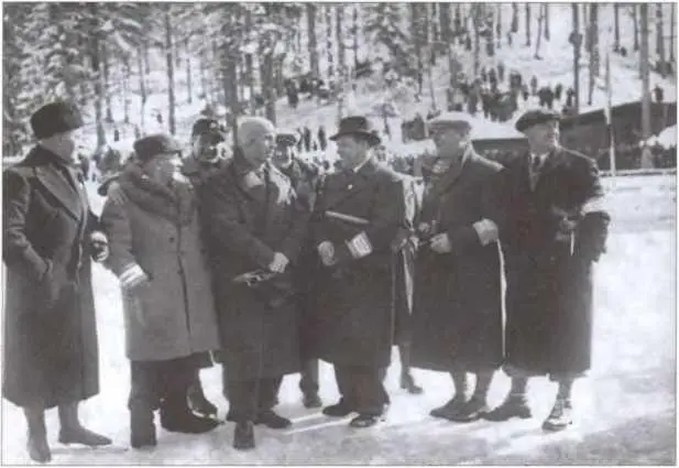 Норвежские спортсмены и их немецкие поклонники Выход на лыжню для соревнований - фото 38