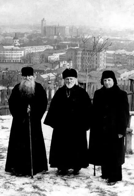 1956 год Киевская семинария в центре ректор архимандрит Николай Концевич - фото 38