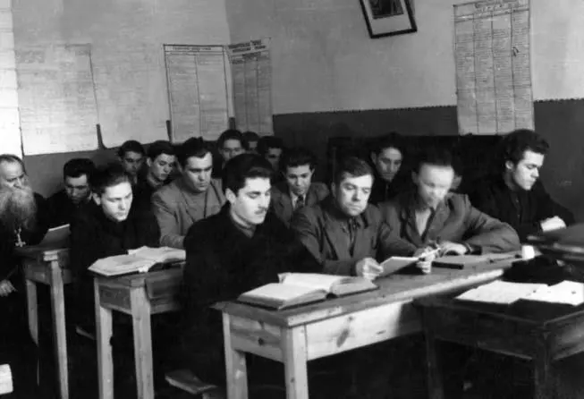 Урок в семинарии Слеваинспектор прот Константин Корчевский 1956 год Хор - фото 42