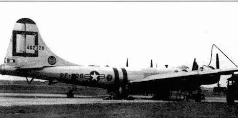 B29A75BN из 2й группы заправляется на английской базе Лейкенхит 20 августа - фото 86