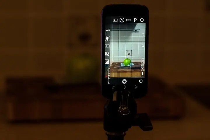 Смартфон с активным приложением Camera FV5 Первое что радует глаз полное - фото 140