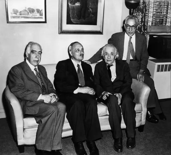 Нильс Бор Джеймс Франк Альберт Эйнштейн и Исидор Раби 1954 г Ученый все - фото 46