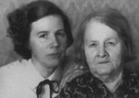 Светлана Александровна и Маргарита Константиновна Беляевы Ленинград 1970 г - фото 29