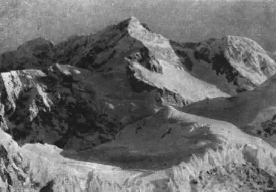 Канченджанга с северосеверовостока В 1930 г альпинисты впервые пытались - фото 19