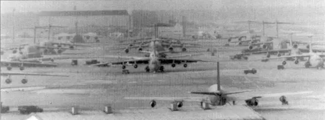 ВВС США перебросили на авиабазу РейнМайн большое количество - фото 87