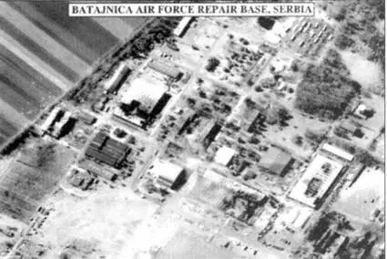 Аэрофотоснимок главной базы ВВС Югославии Батайница расположенной а - фото 96