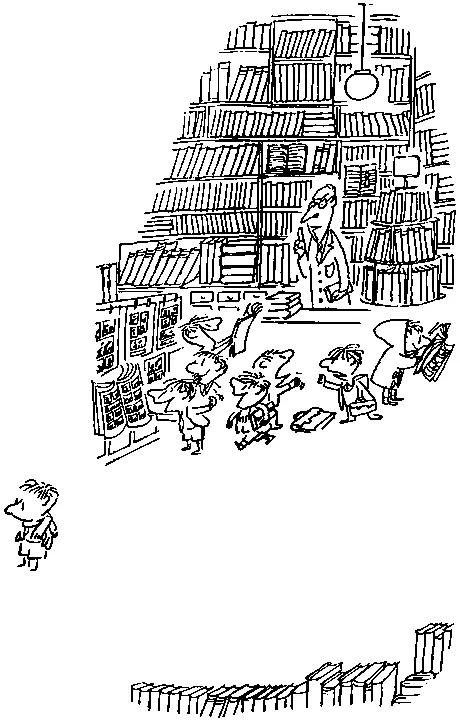 Тут мы услышали странный шум и вся эта вертящаяся штука с книгами упала на - фото 159