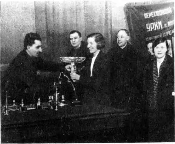 Капитану женской стрелковой команды уголовного розыска оперуполномоченному И - фото 24