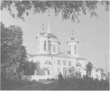 У храма Покрова в с Акулово 1960 г Дьякон Александр в с Акулово 1960 г - фото 89