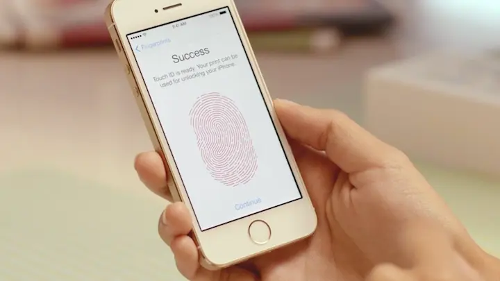 По информации Apple кнопка Home изготовлена из сапфира одного из самых - фото 52
