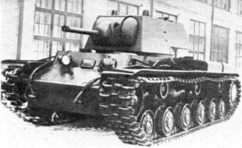 Тяжелый танк КВ1 По сравнению с другими машинами этого класса танк KB - фото 13