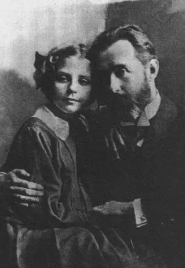 Николай Николаевич Кнорринг с дочерью Ириной Харьков около 1917 г - фото 5