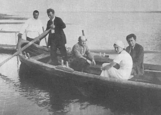 Ирина с отцом справа во время путешествия по северу России Архангельская - фото 19