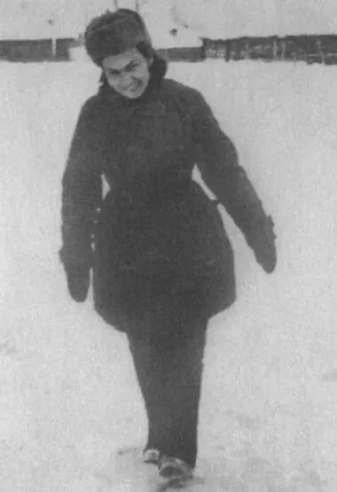 Ирина Эренбург в воинской части Декабрь 1942 года Фронтовые командировочные - фото 31