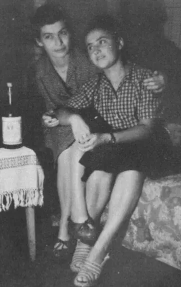 Ирина Ильинична с Фаней Москва 1946 год В пригороде Киева Ирпень июль 1949 - фото 39