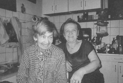 Ирина Эренбург и Фаина Палеева Москва 1996 год Примечания 1 Эренбург Илья - фото 62