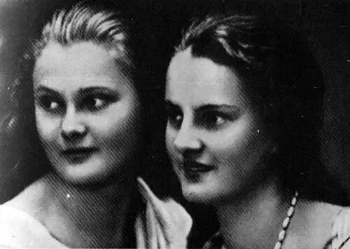Трауте и Джой слева Джой в роли гейши в пьесе написанной детьми к - фото 4