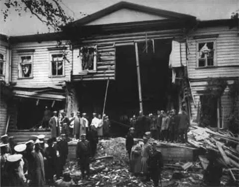 Дача Столыпина на Аптекарском острове после взрыва 12 августа 1906 г Павел - фото 20
