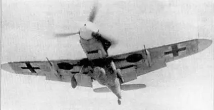 Четкий снимок заходящего на посадку в Тунисе Kanonenboota Bf 109G6 R6 - фото 161