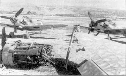 В ходе поспешной эвакуации IIJG53 бросила эти истребители Bf 109G на - фото 168