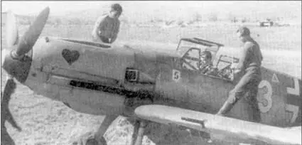 На снимке истребитель Bf109E7 из 7JG26 фельдфебеля Карла Лауба до своей - фото 2