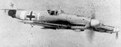 Пара Bf 109F2 из состава IJG53 в полете обратите внимание па черные шлейфы - фото 80
