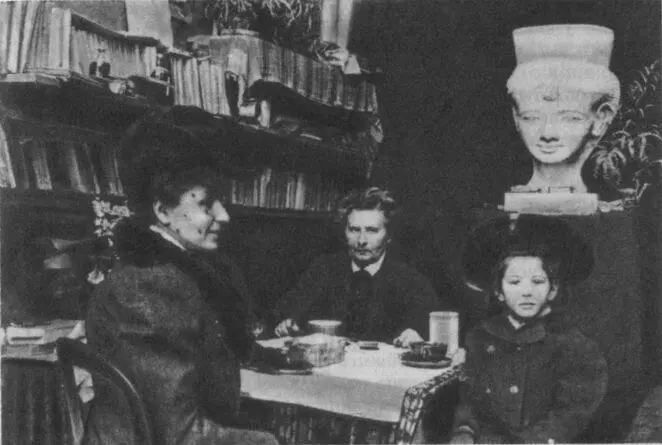 E A АндрееваБальмонт E О Волошина Нина Бальмонт в мастерской М А - фото 37