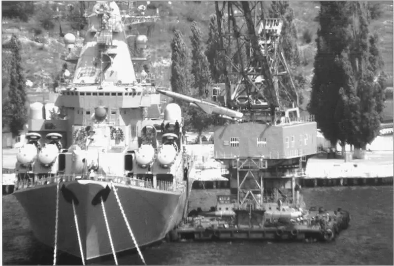 Загрузка ракет Базальт на РКР Москва Севастополь 14 августа 2004 года - фото 57