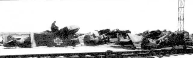 Еще один снимок сделанный на станции Чир Бросается в глаза Bf109 румынских - фото 128