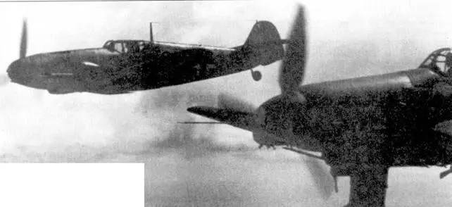 В плотном строю ни выполнение боевого задания идут бомбардировщик Ju 87D из - фото 72